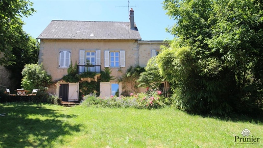 Renovated house on 2,353 m² of land