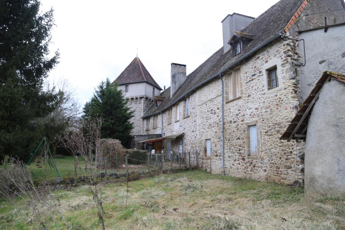 Old medieval castle on 4 ha 78 a