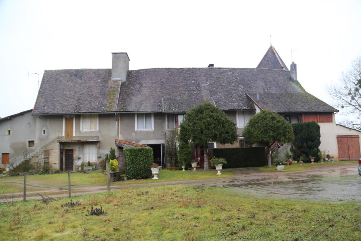 Old medieval castle on 4 ha 78 a