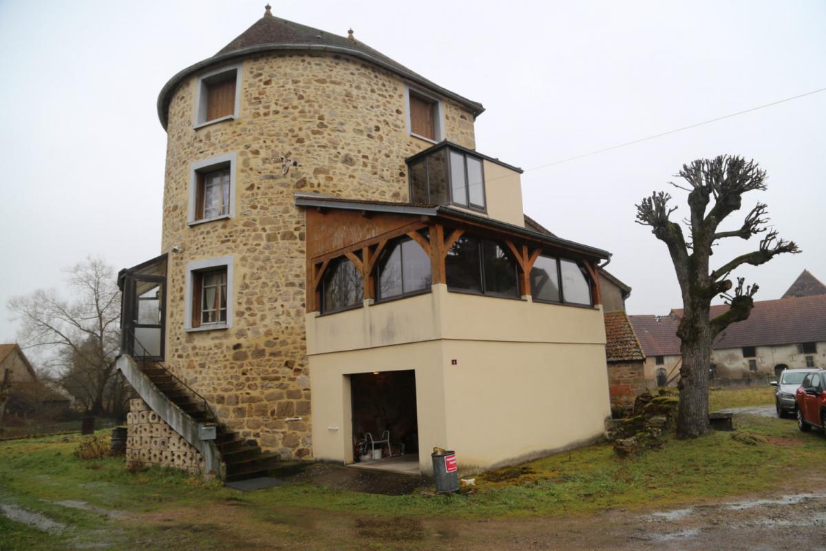 Old medieval castle on 4 ha 78 a