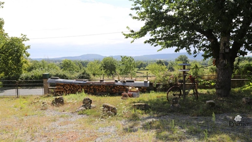 Oude boerderij in renovatie met vrij uitzicht
