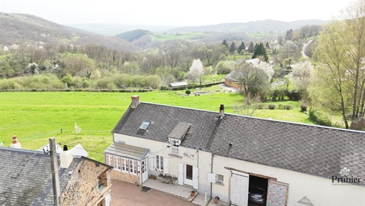 Oude boerderij en bijgebouwen te koop op 1 ha 53 met vrij uitzicht