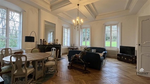 Beautiful luxury apartment for sale in a 17th century Ismh château