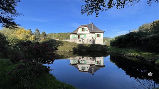 Huis van 200 m² op bosrijk park met kleine vijver, zwembad en tennisbaan