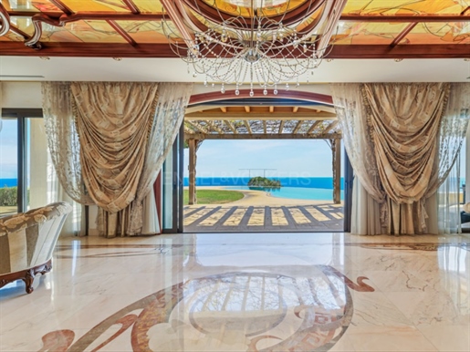 Extraordinaire villa de luxe avec vue panoramique sur la mer