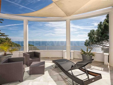 Exceptionnelle villa en front de mer à vendre à Lloret de Mar