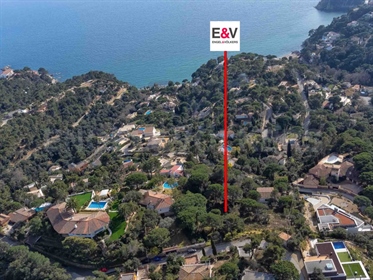 Spectacular land with frontal views of the sea in Tossa de Mar
