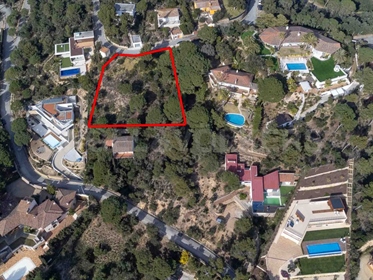 Spectacular land with frontal views of the sea in Tossa de Mar