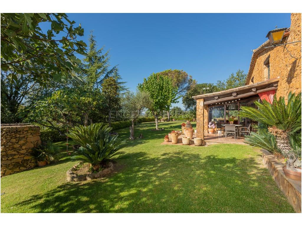 Fantastic Catalan Country House with swimming pool and tourist licence