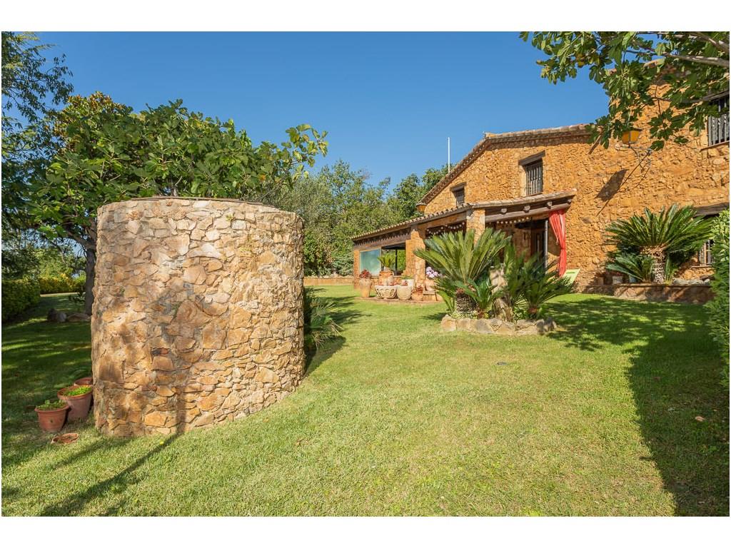 Fantastic Catalan Country House with swimming pool and tourist licence