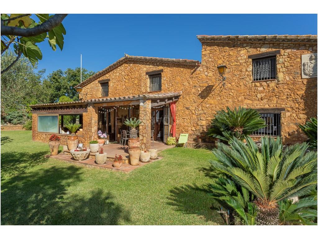 Fantastic Catalan Country House with swimming pool and tourist licence