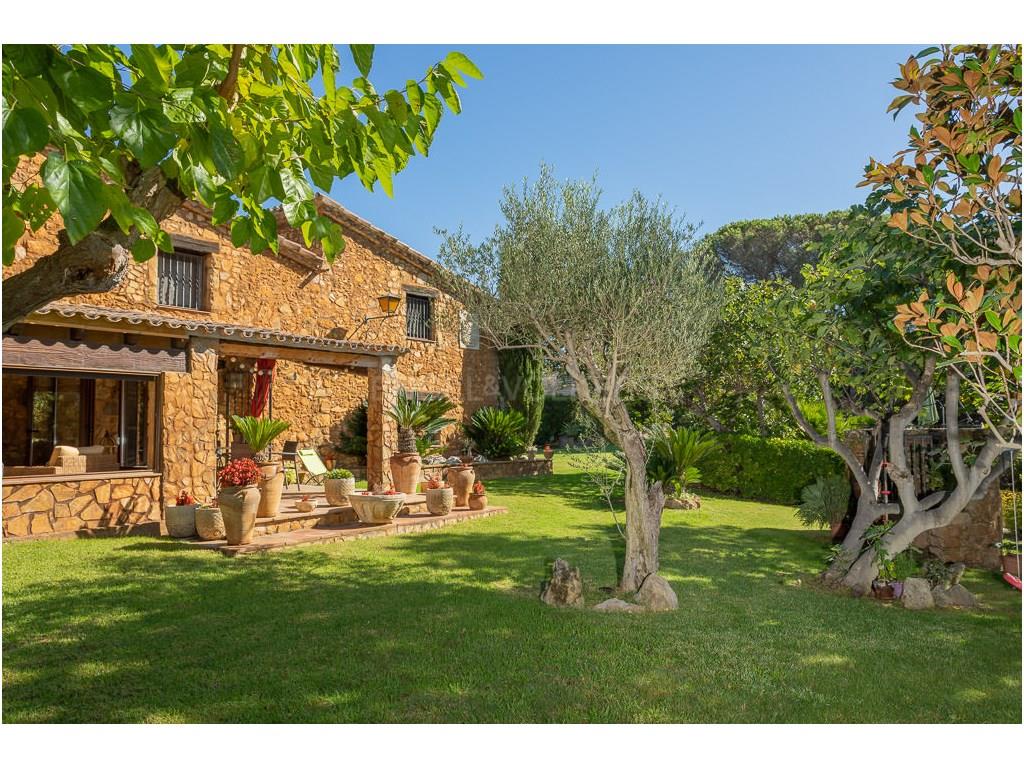 Fantastic Catalan Country House with swimming pool and tourist licence