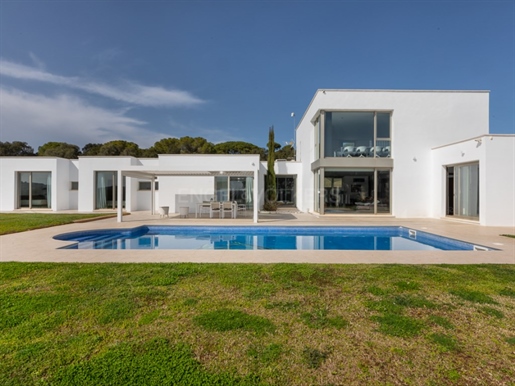 Modern house with garden of more than 1000 m2