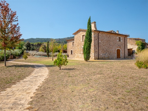 Landhaus mit großem Grundstück neben dem Golf Costa Brava