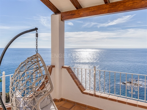 Renovated villa on the seafront