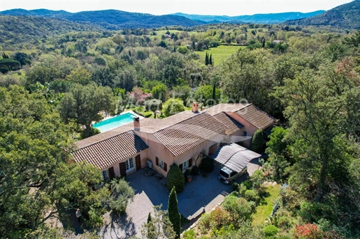Provence style villa with lovely, open views