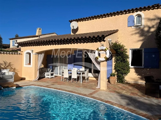Charming residence with a private pool within walking distance of Sainte-Maxime.