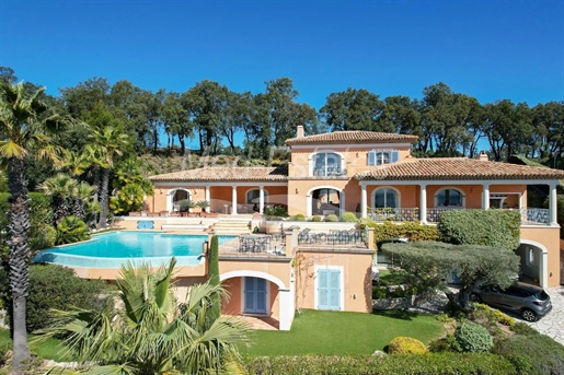 Prestigieuze villa met panoramisch zeezicht