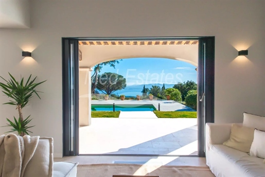 Elegante villa dans un domaine privé avec vue mer panoramique