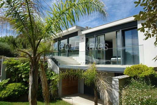 Contemporary villa with nice sea view and beach on foot!