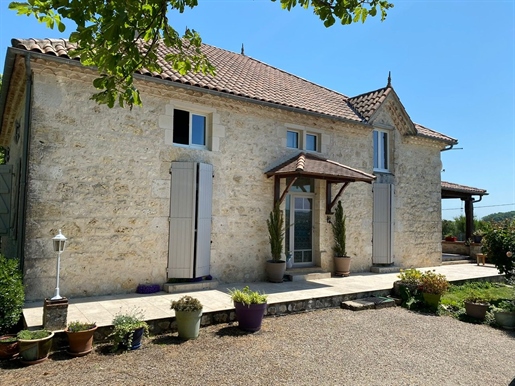 Stone house 310 m² with barn