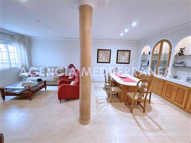 Great House In The Center Of Pedreguer With Patio And Garage