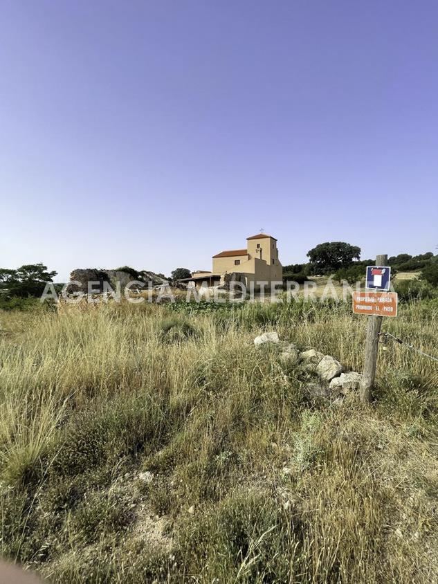 Finca rustique à Almansa, de 100 hectares avec maison individuelle en parfait état.