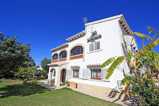 Villa mit zwei Wohnungen in Els POblets