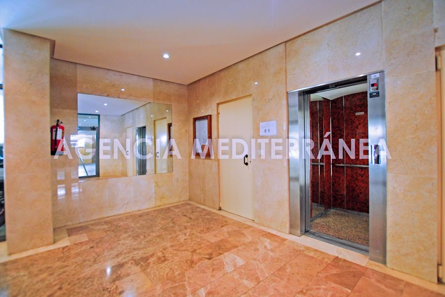 Ausgezeichnete Wohnung zum Verkauf in der Urbanisation Puerto Romano