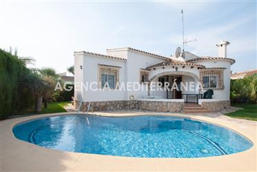 Freistehende Villa mit Pool in Els Poblets