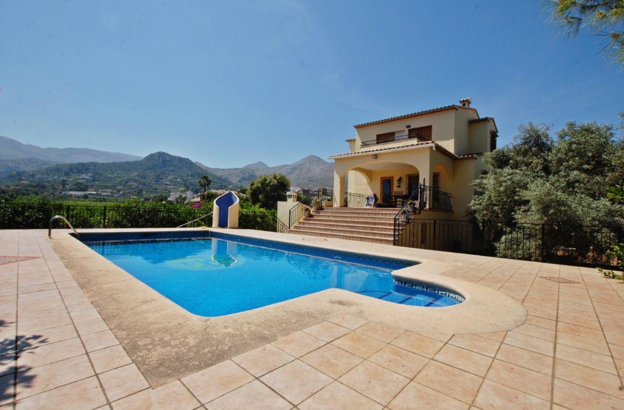 Rustic style Villa withe a large plot
