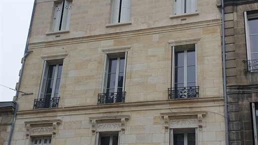 Bordeaux Chartrons dans immeuble en pierreT3 de 65,23 m2