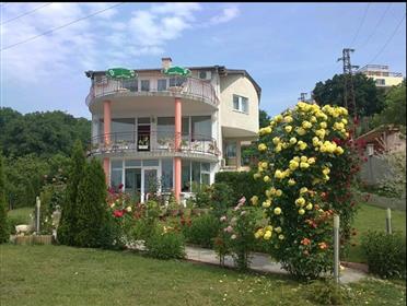 Πολυτελής κατοικία/βίλα στη Βάρνα-Βουλγαρία