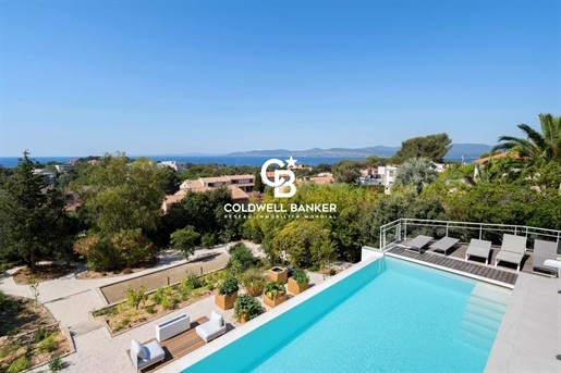Splendid villa with panoramic sea view