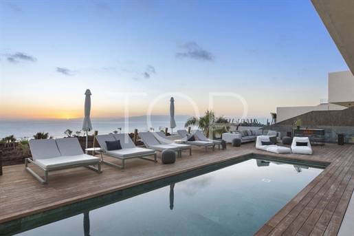 Een moderne oase met een prachtig uitzicht op zee in Costa Adeje