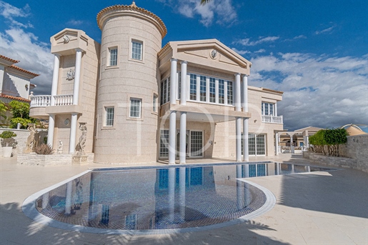 Indrukwekkende luxe villa in de Golf Costa Adeje
