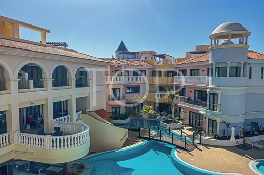 Appartement met één slaapkamer, terras en directe toegang tot het zwembad in Los Cristianos