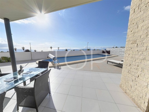 Villa jumelée moderne avec piscine privée en vente au Golf de Costa Adeje