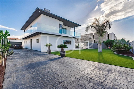 Recently built modern villa in the privileged area of Playa Paraiso, Adeje