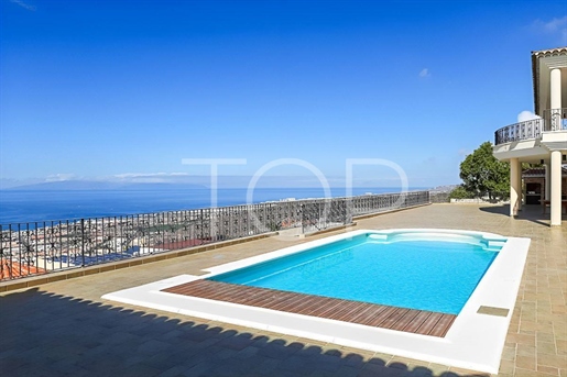 Prachtige villa in Costa Adeje met adembenemend uitzicht op de oceaan
