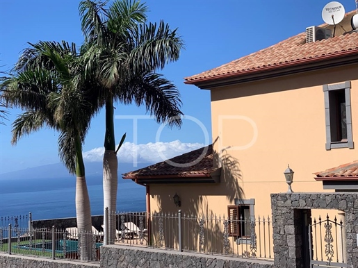 Prachtige familie villa met panoramisch uitzicht op zee in "Roque Del Conde"