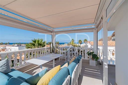 Maison moderne et élégante avec vue sur l'océan à Palm Mar