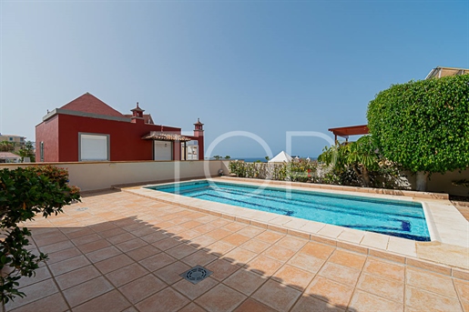 Exclusieve eerstelijns villa met zeezicht te koop in el Duque, Costa Adeje