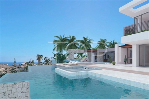 Spectaculaire exclusieve nieuwbouwvilla te koop op toplocatie met infinity pool en panoramisch uitzi