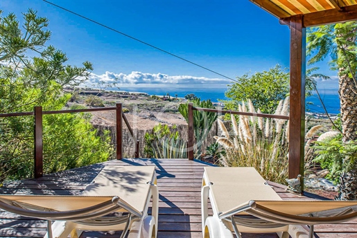 Finca con varias casas, jardines y vistas en Playa San Juan - A la venta
