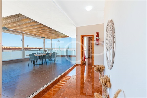 Prachtige luxe villa te koop met panoramisch uitzicht op de oceaan en de Teide in Playa Paraíso
