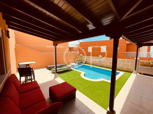 Moderne villa met zwembad te koop in Los Cristianos
