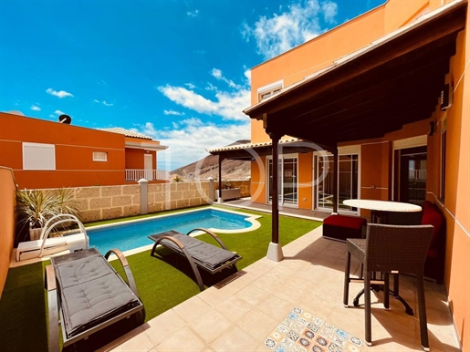 Moderne villa met zwembad te koop in Los Cristianos