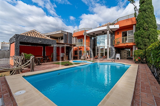 Villa met zwembad en berging in Costa Adeje (El Madroñal) - Te koop