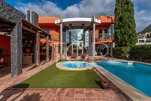Villa met zwembad en berging in Costa Adeje (El Madroñal) - Te koop